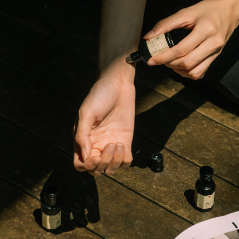 Perfume oil roll-on