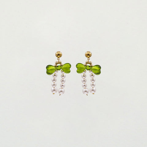 Ribbon earrings in green