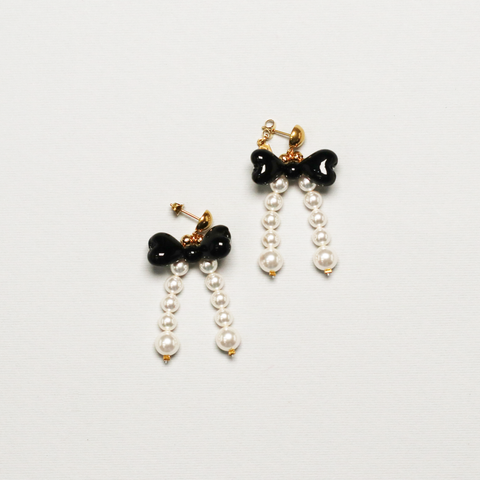 Ribbon earrings in black