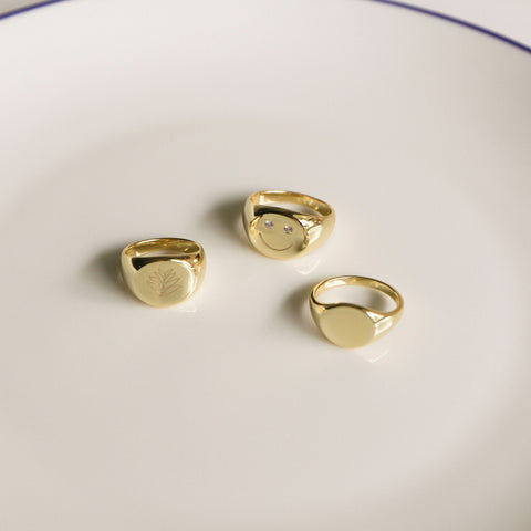 Custom signet ring - gold with engraving
