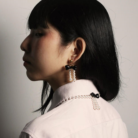 Ribbon earrings in black